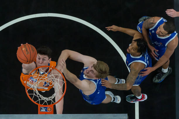 级俱乐部和 级俱乐部和